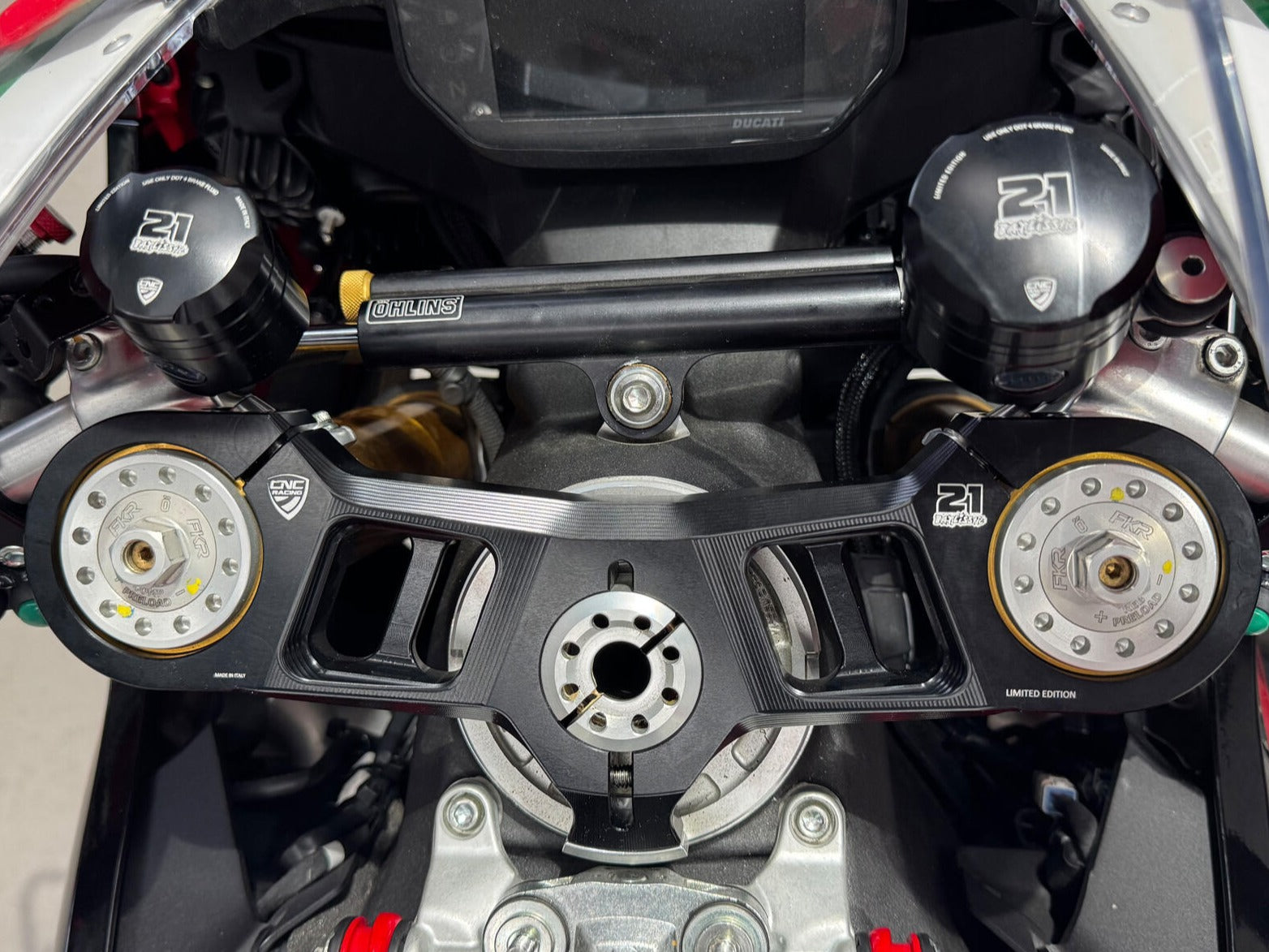 SE700TB - CNC RACING 12 ml Brake/Clutch Fluid Oil Tank (Troy Bayliss edition) – Accessories in the Motoraider Motorcycle Aftermarket Accessories and Parts Online Shop