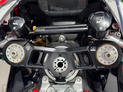 SE700TB - CNC RACING 12 ml Brake/Clutch Fluid Oil Tank (Troy Bayliss edition) – Accessories in the Motoraider Motorcycle Aftermarket Accessories and Parts Online Shop