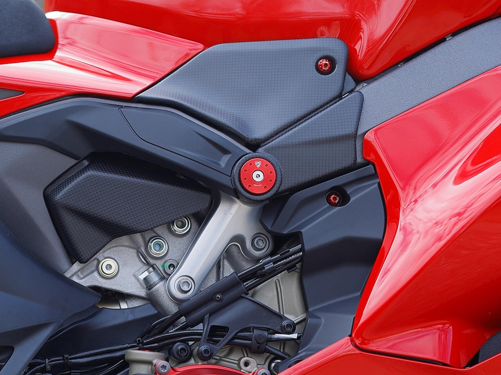 CNC RACING ZA410 Ducati Panigale V4 (2025+) Carbon Engine Cover (right side) – Accessories in the Motoraider Motorcycle Aftermarket Accessories and Parts Online Shop