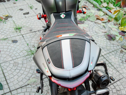 CSM9C01 - DUCABIKE Ducati Monster 950 (2021+) Comfort Seat Cover – Accessories in the Motoraider Motorcycle Aftermarket Accessories and Parts Online Shop