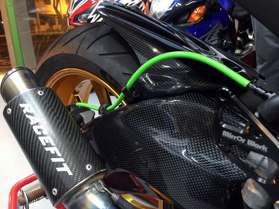CARBON2RACE Suzuki GSX-R1000 (09/16) Carbon Rear Hugger – Accessories in the 2WheelsHero Motorcycle Aftermarket Accessories and Parts Online Shop