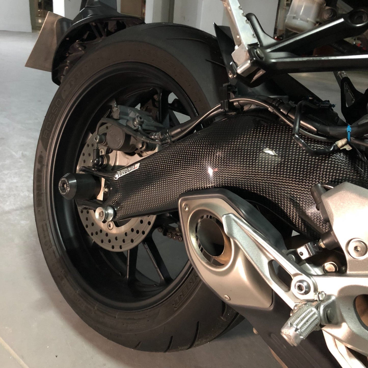 CARBON2RACE Yamaha Tracer 900 (15/17) Carbon Swingarm Covers – Accessories in the 2WheelsHero Motorcycle Aftermarket Accessories and Parts Online Shop