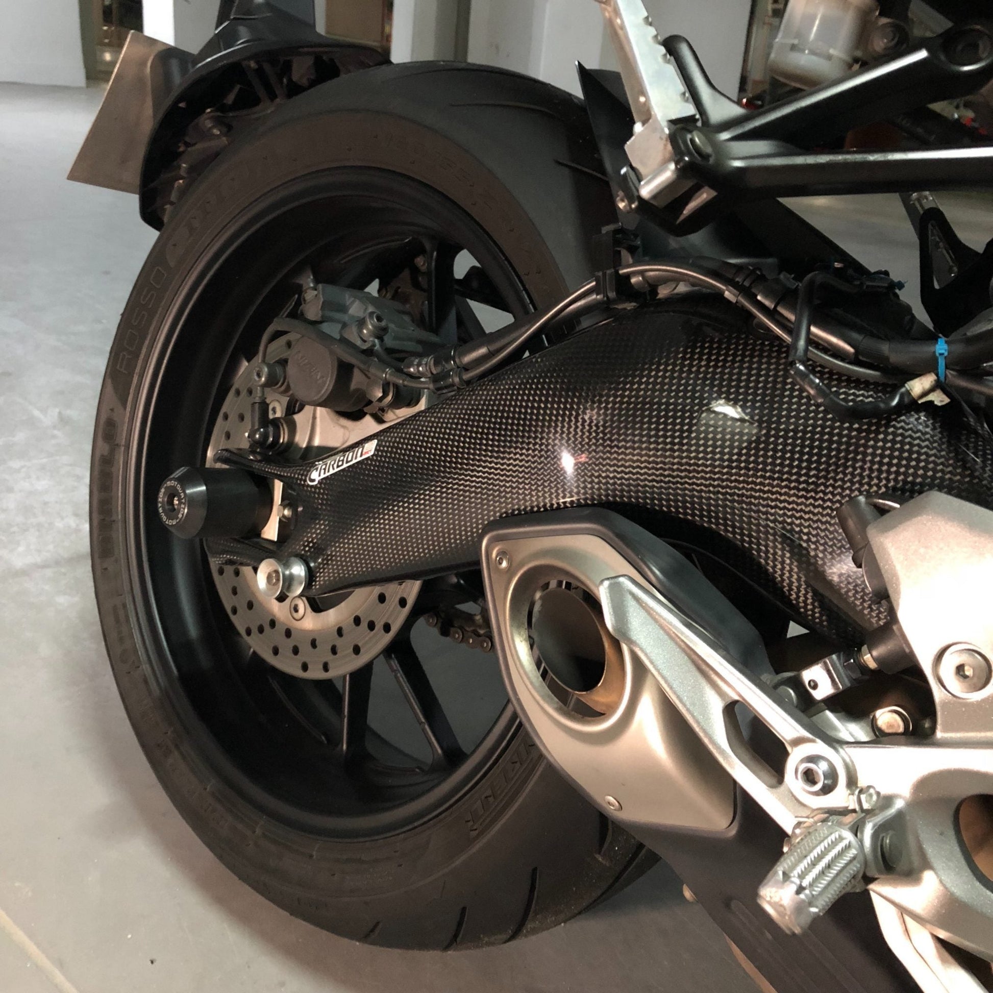 CARBON2RACE Yamaha Tracer 900 (15/17) Carbon Swingarm Covers – Accessories in the 2WheelsHero Motorcycle Aftermarket Accessories and Parts Online Shop