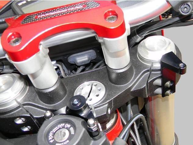 Ducati Hypermotard 939 / 821 OHLINS Steering Damper + DBK / DUCABIKE Mounting Kit – Accessories in the Motoraider Motorcycle Aftermarket Accessories and Parts Online Shop